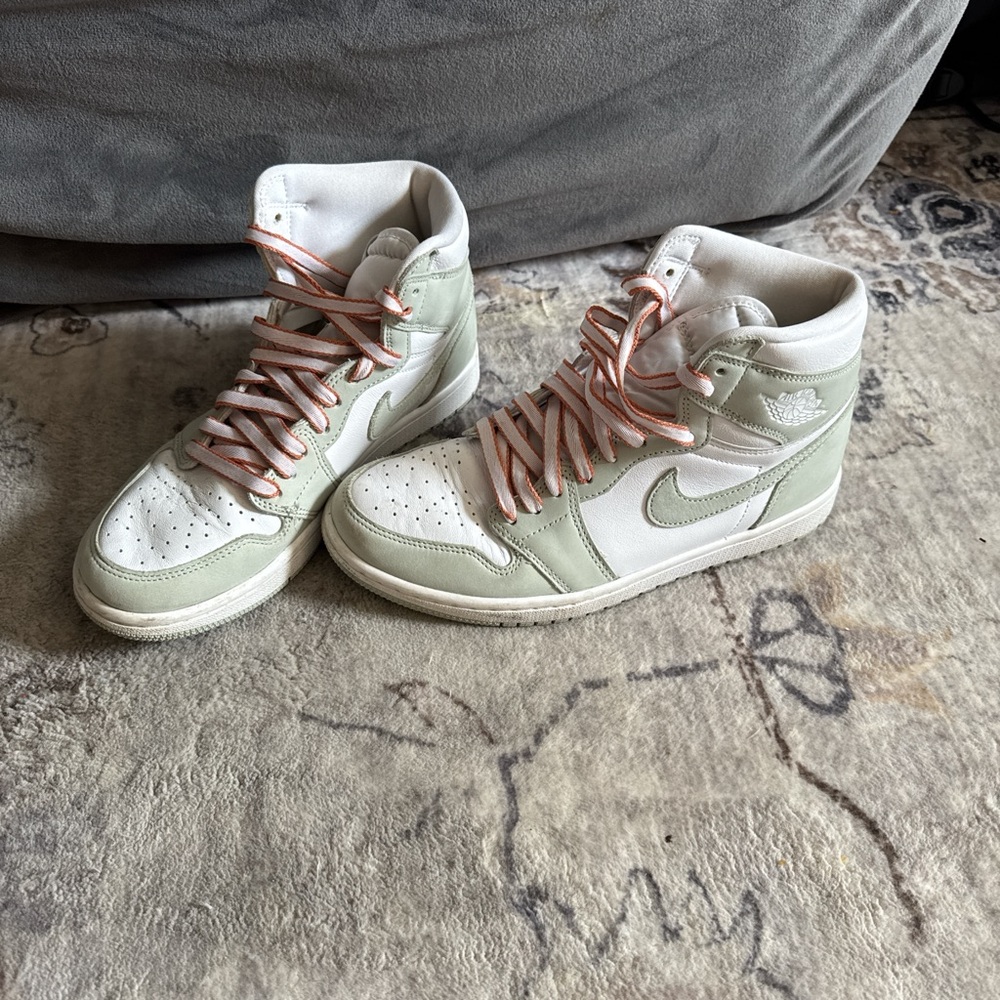 Nike Air Jordan’s 1 Retro High OG Seafoam Women’s 9.5 - Like New!